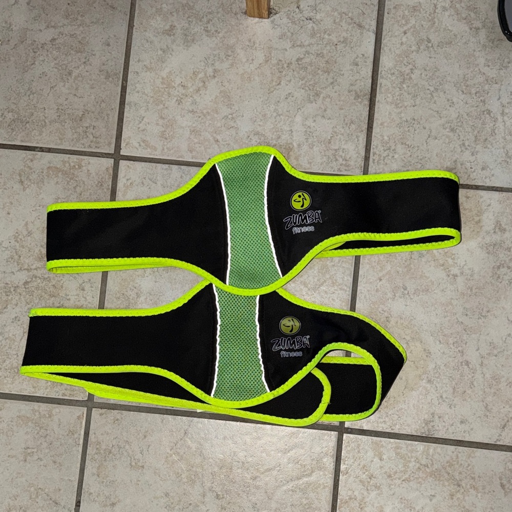Zumer High-Visibility Black and Green Reflective Gear